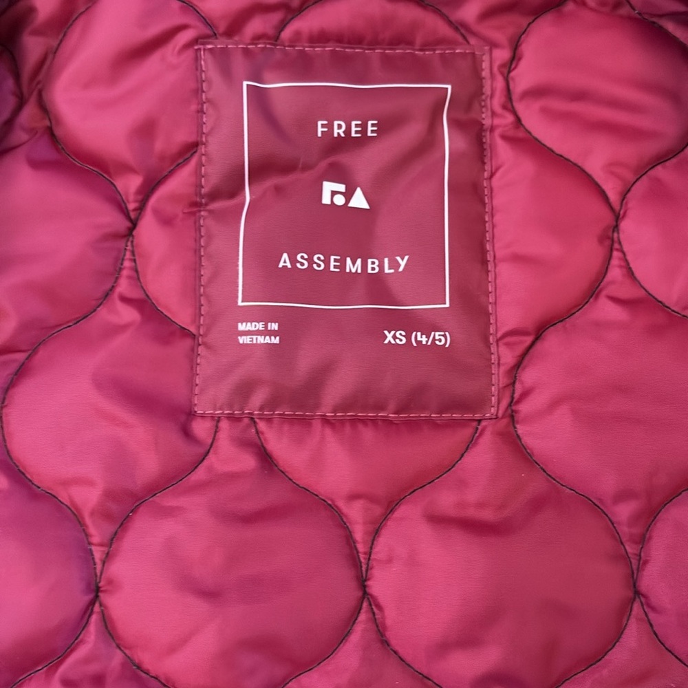 Free Assembly Jacket - Picture 6 of 7